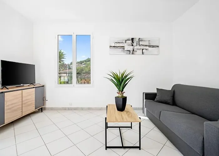 La Villa Julia - Calme - Spacieux - Parking Prive - Climatisation